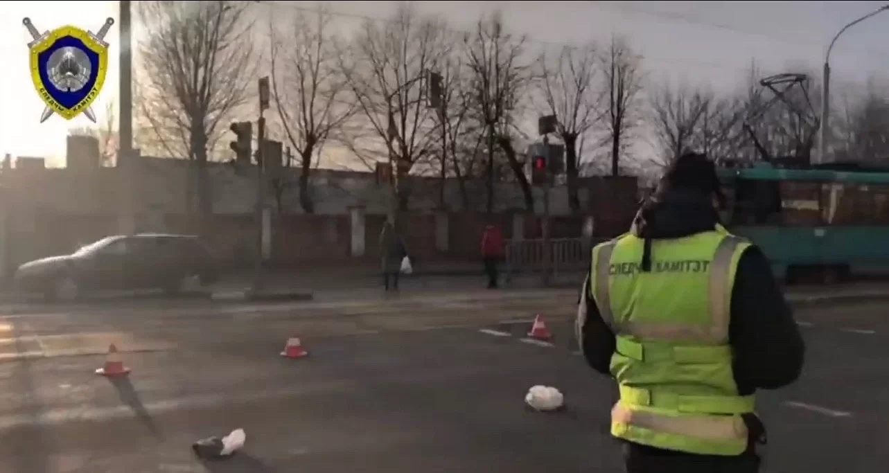На улице Козлова под колесами грузовика погиб пешеход 