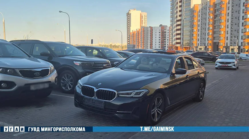 В Минске 9-летняя девочка попала под автомобиль во дворе дома